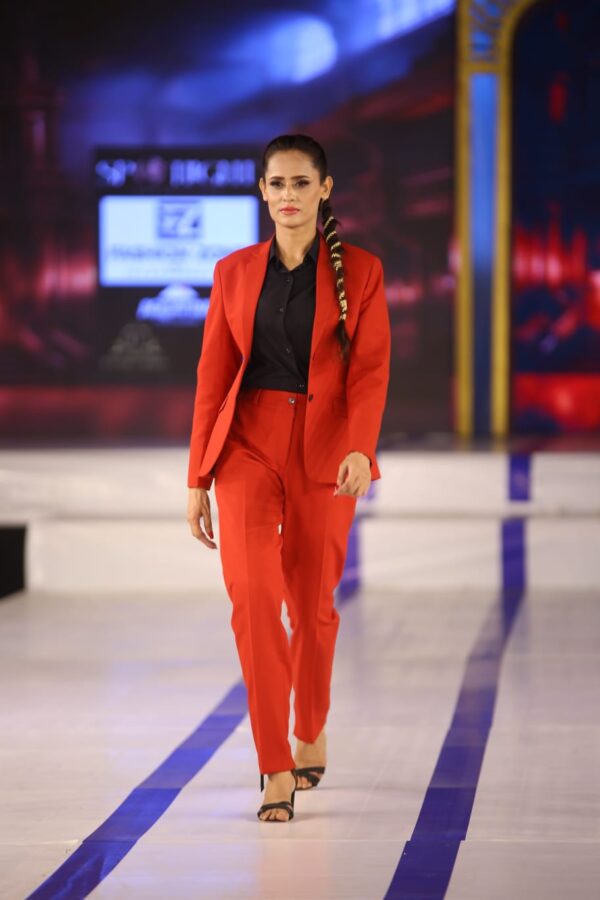 LADIES SUIT